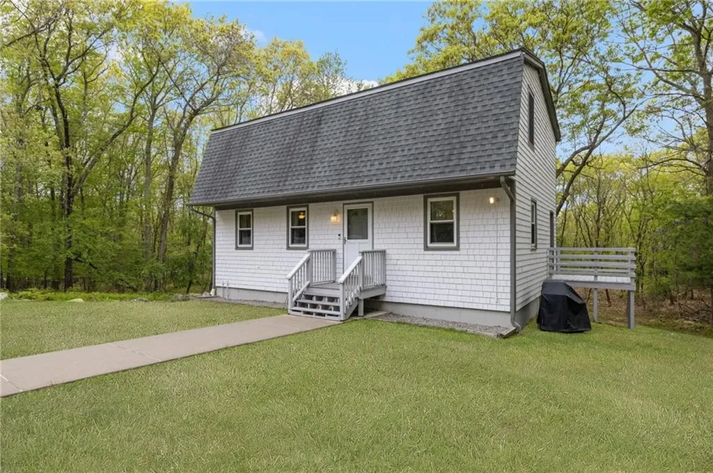 637 Read School House Road Coventry RI 02816