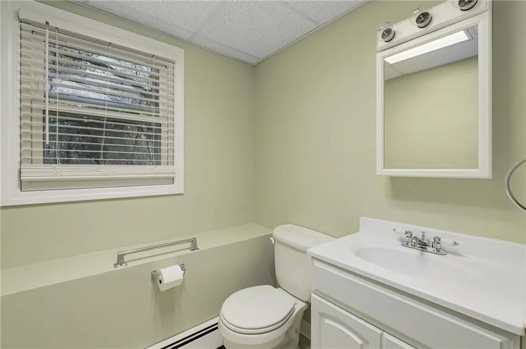 637 Read School House Road Coventry RI 02816