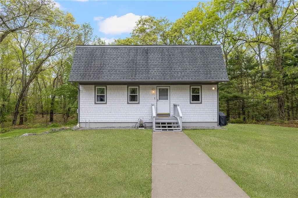 637 Read School House Road Coventry RI 02816