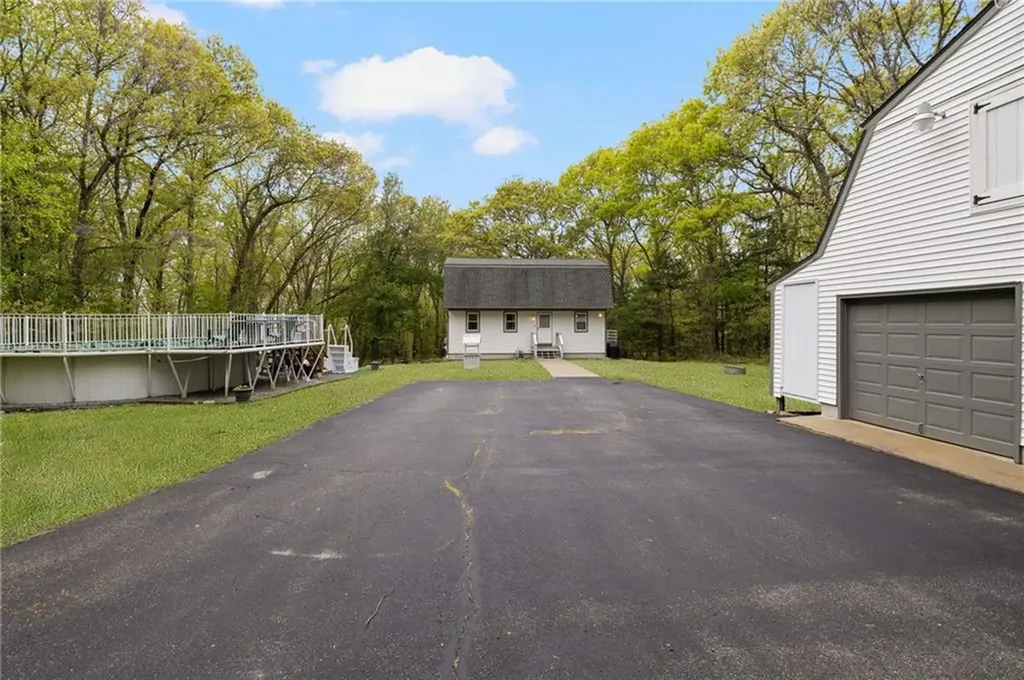 637 Read School House Road Coventry RI 02816