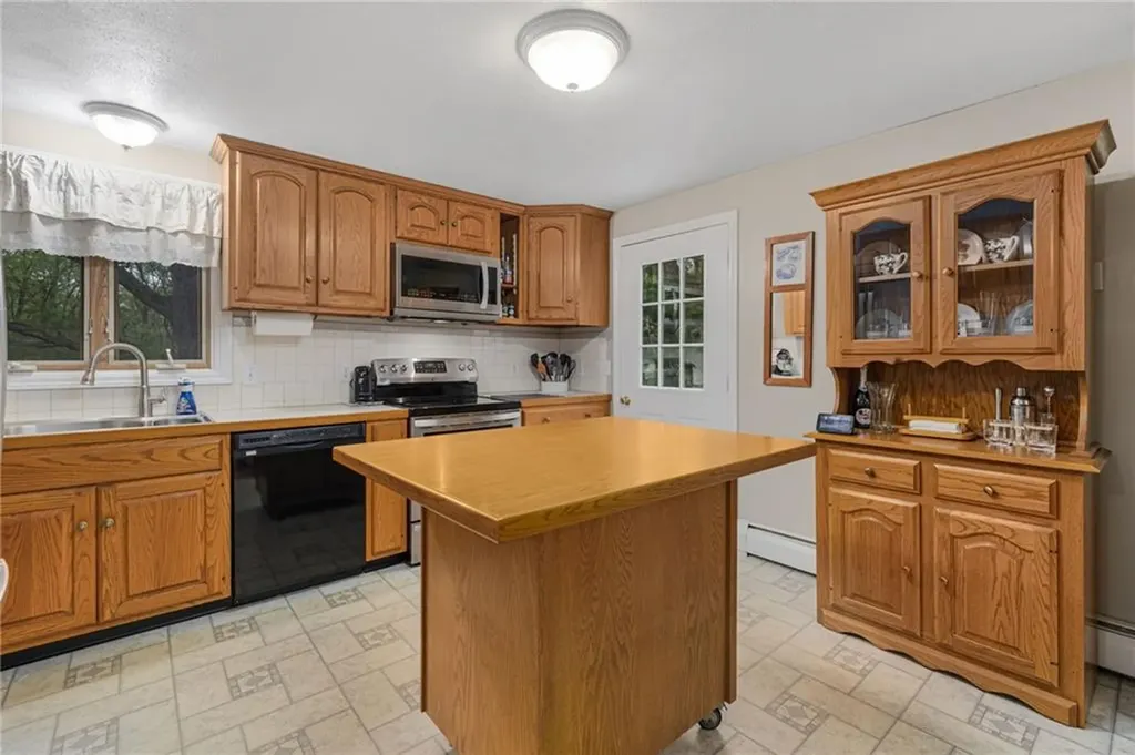 637 Read School House Road Coventry RI 02816