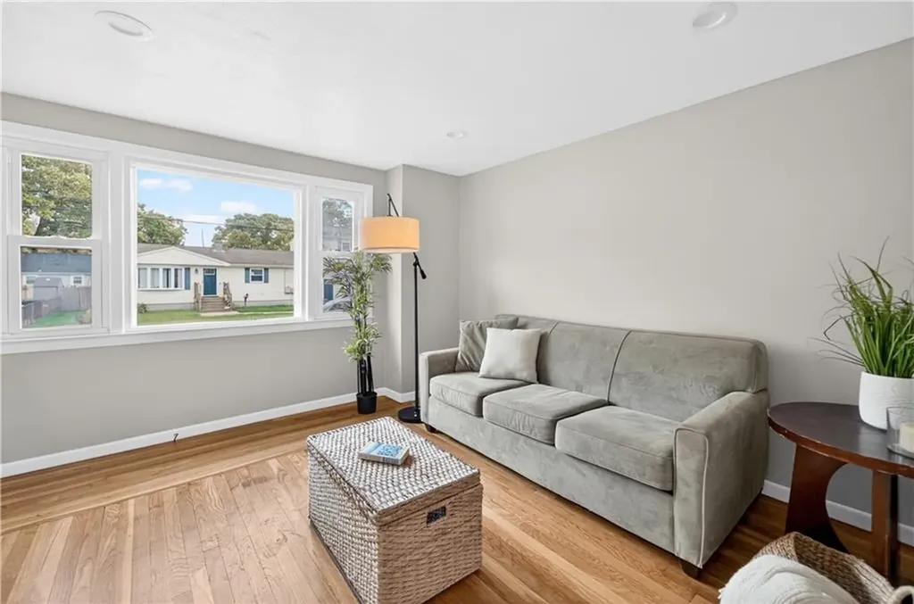 859 Church Avenue Warwick RI 02889