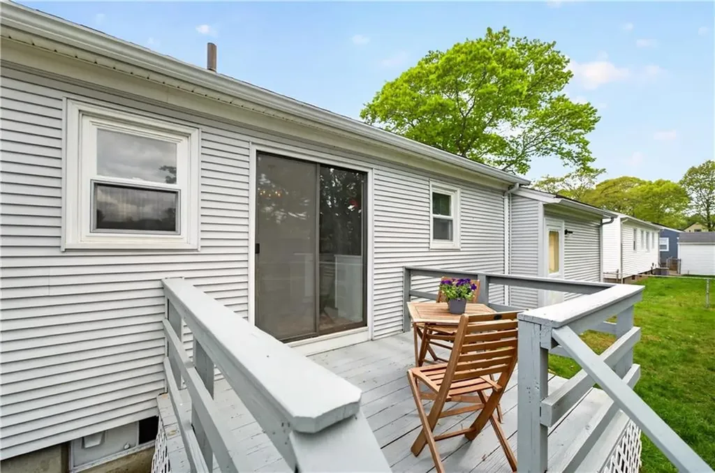 859 Church Avenue Warwick RI 02889