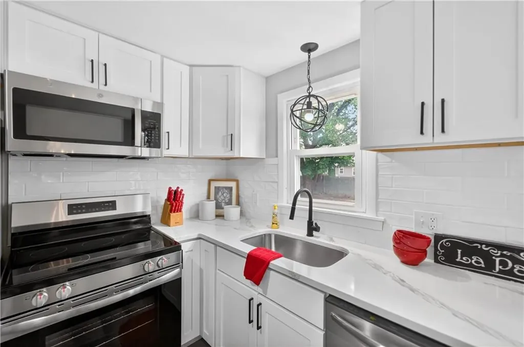 859 Church Avenue Warwick RI 02889