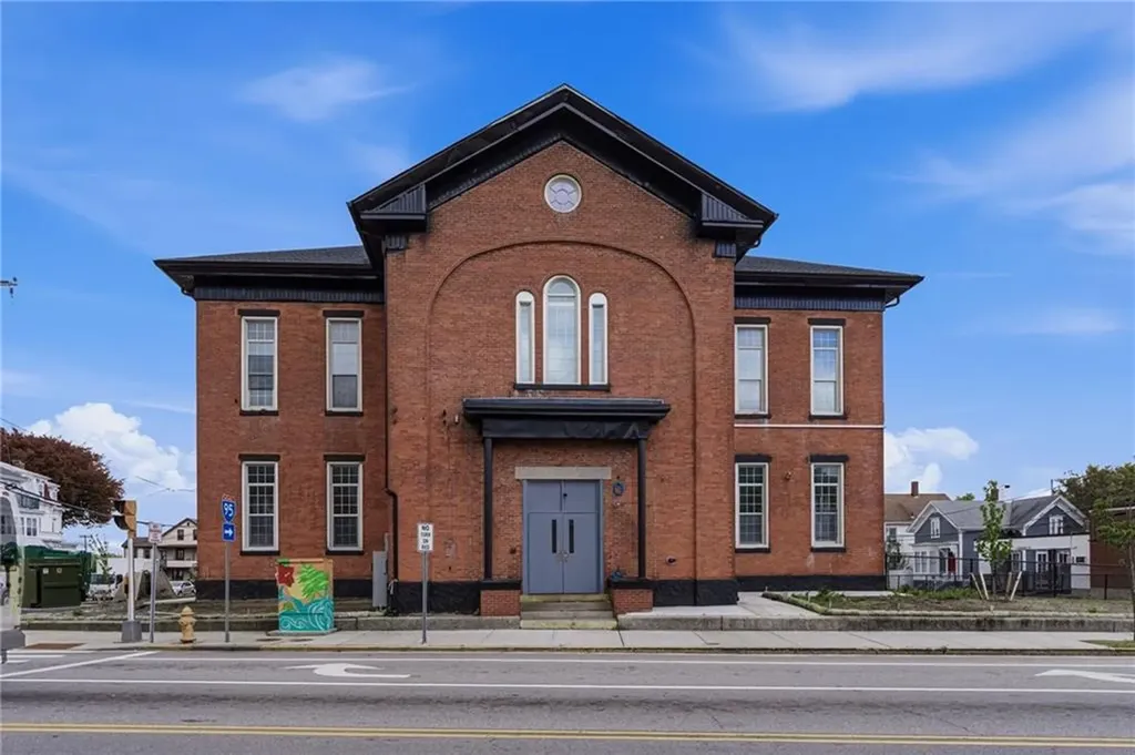 387 Broad Street Central Falls RI 02863