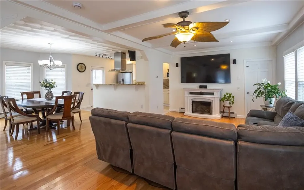34 Shore Road East Providence RI 02915