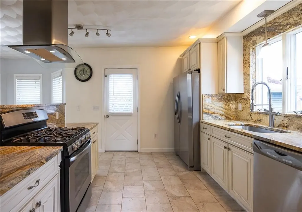 34 Shore Road East Providence RI 02915