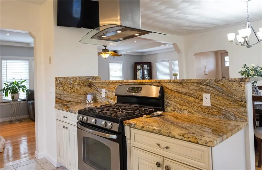 34 Shore Road East Providence RI 02915