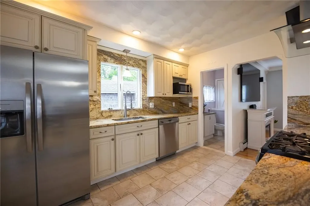 34 Shore Road East Providence RI 02915