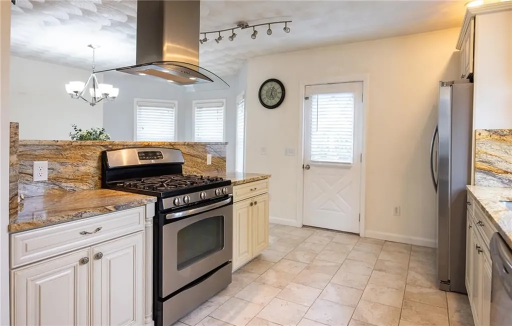 34 Shore Road East Providence RI 02915