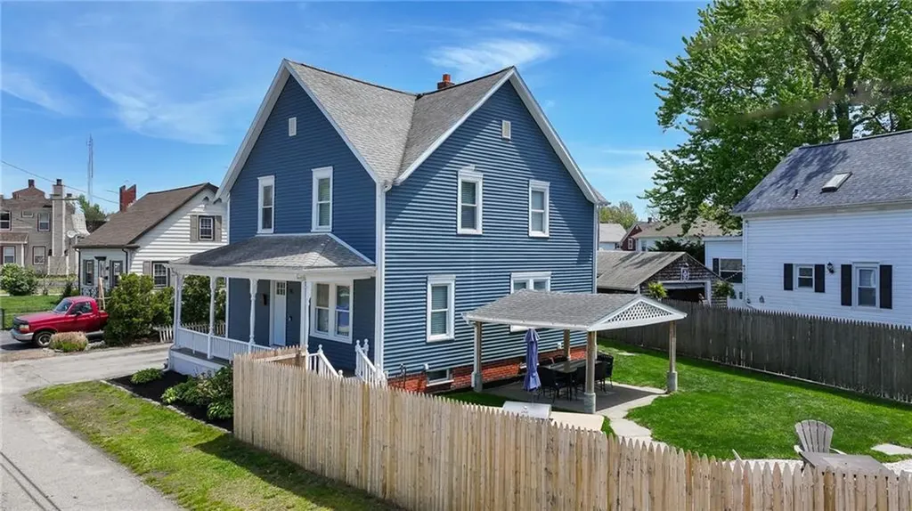 34 Shore Road East Providence RI 02915