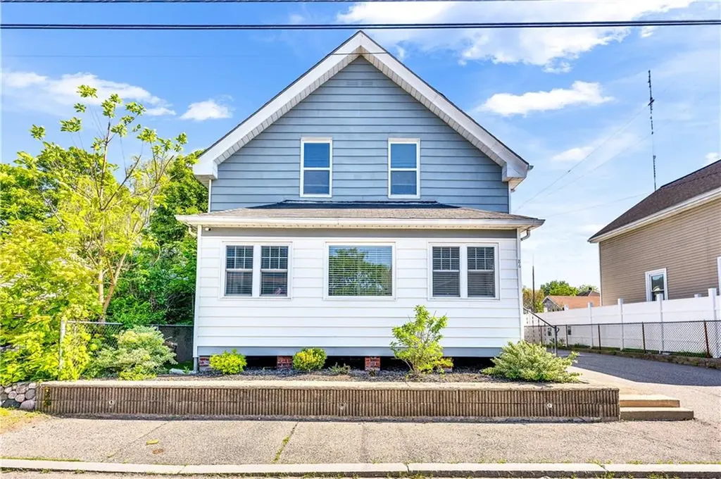 86 Woodward Avenue East Providence RI 02914