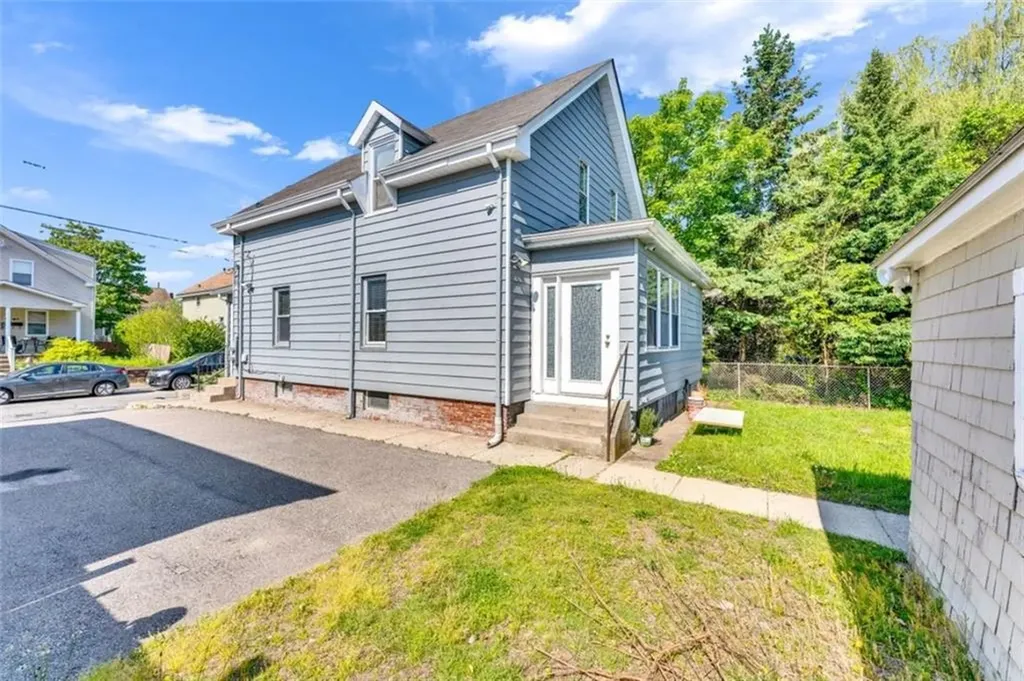86 Woodward Avenue East Providence RI 02914