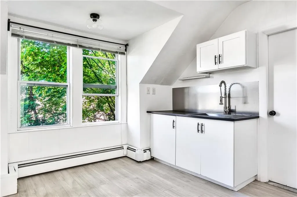 86 Woodward Avenue East Providence RI 02914