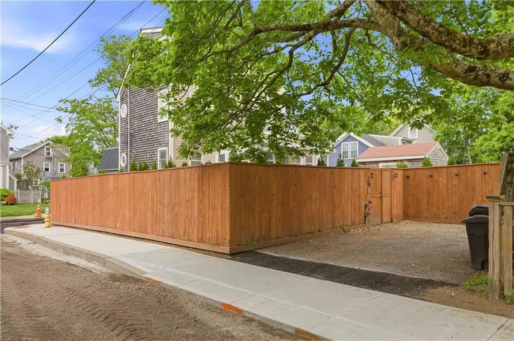 51 Callender Avenue Newport RI 02840