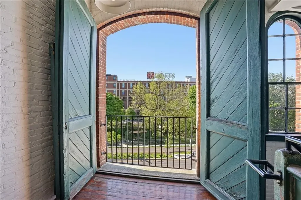 532 Kinsley Avenue Providence RI 02909