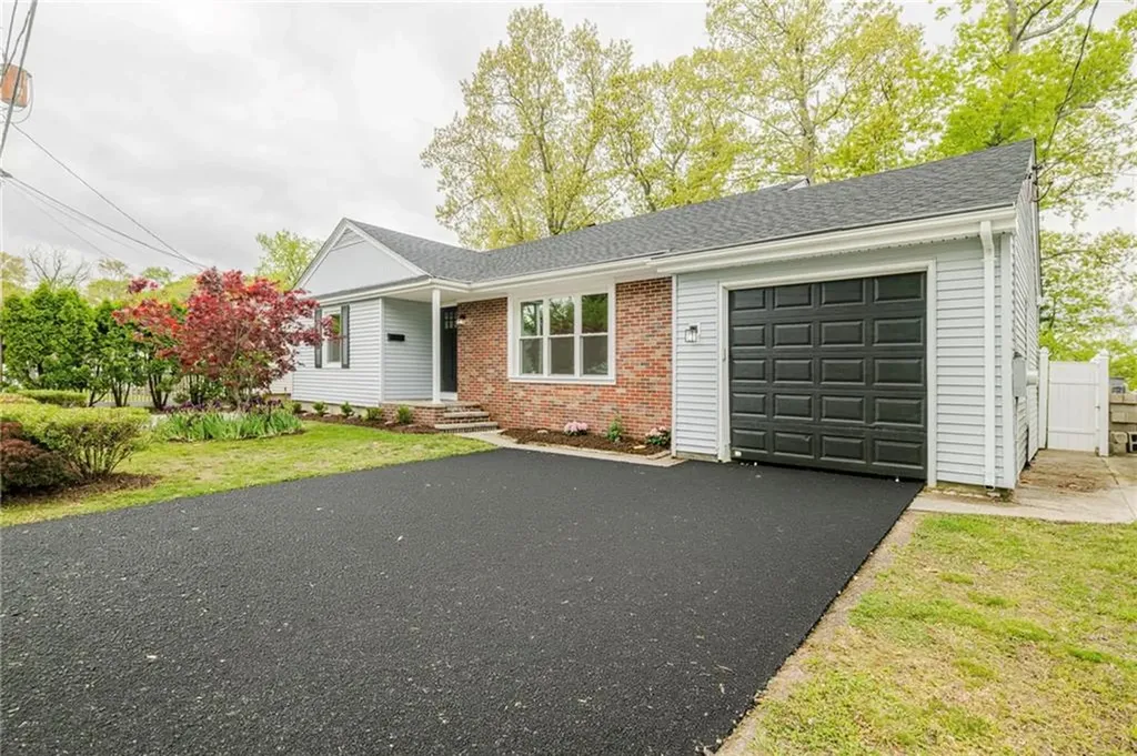 25 Pensaukee Avenue North Providence RI 02911