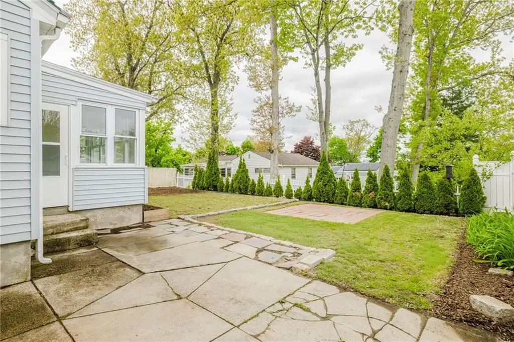 25 Pensaukee Avenue North Providence RI 02911