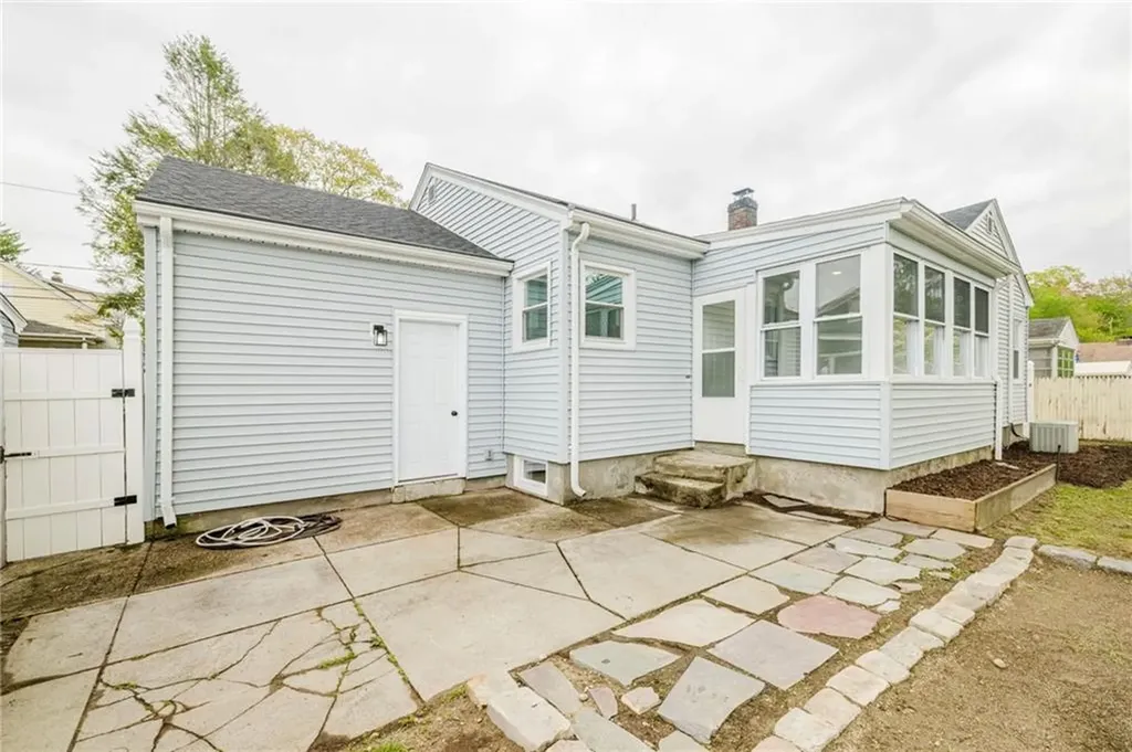 25 Pensaukee Avenue North Providence RI 02911