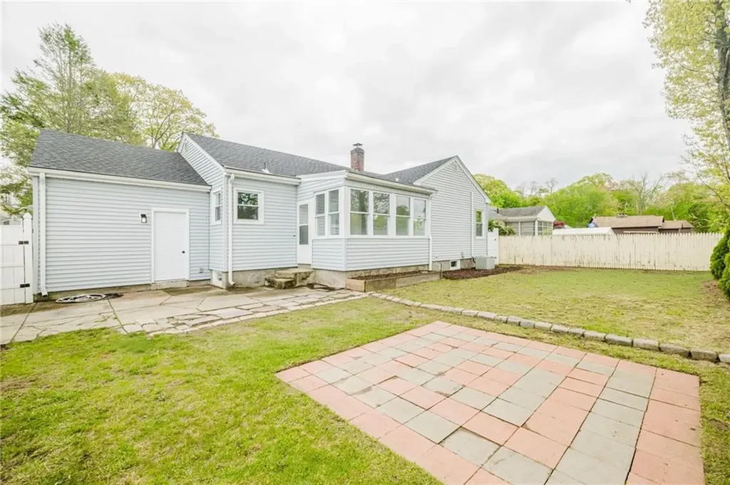 25 Pensaukee Avenue North Providence RI 02911