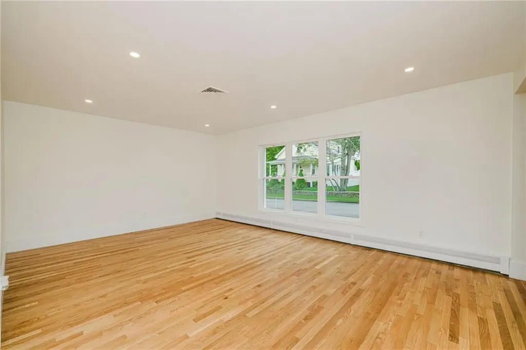 25 Pensaukee Avenue North Providence RI 02911