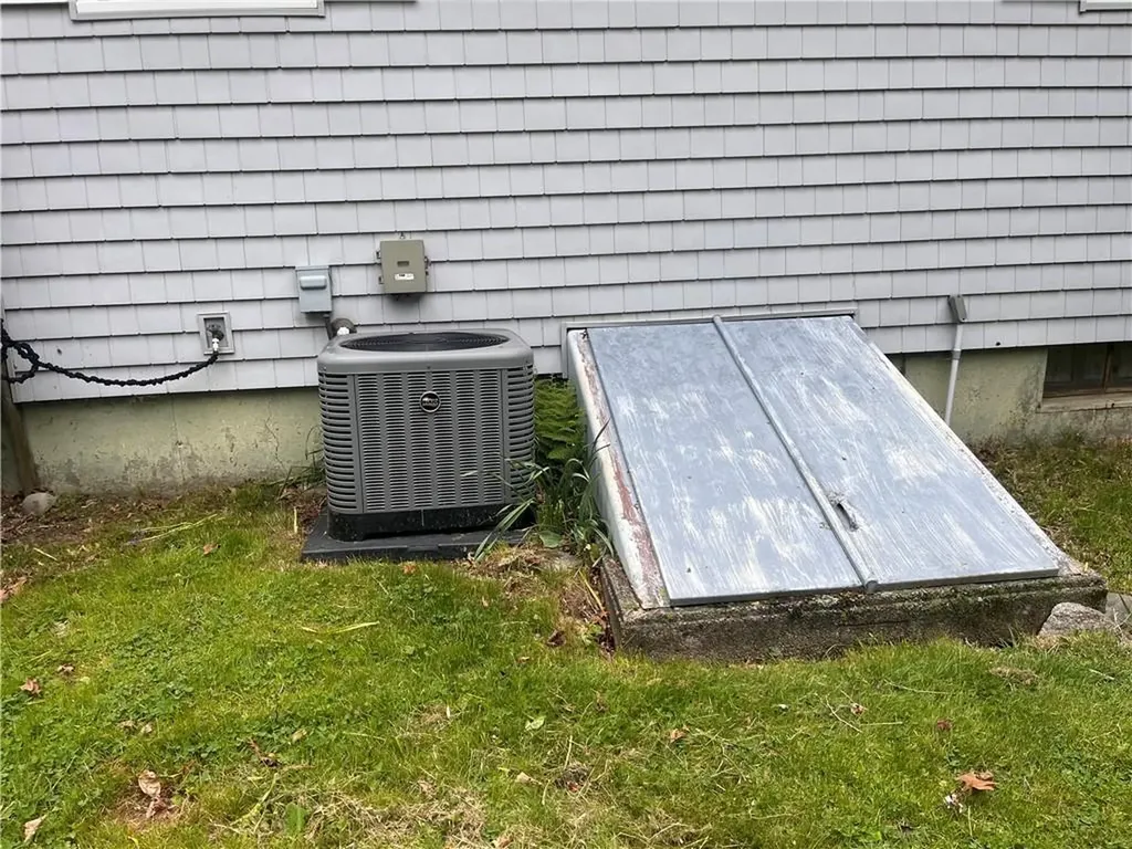12 Willow Tree Road Tiverton RI 02878