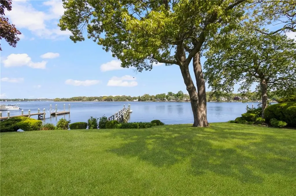 29 Riverside Drive Barrington RI 02806