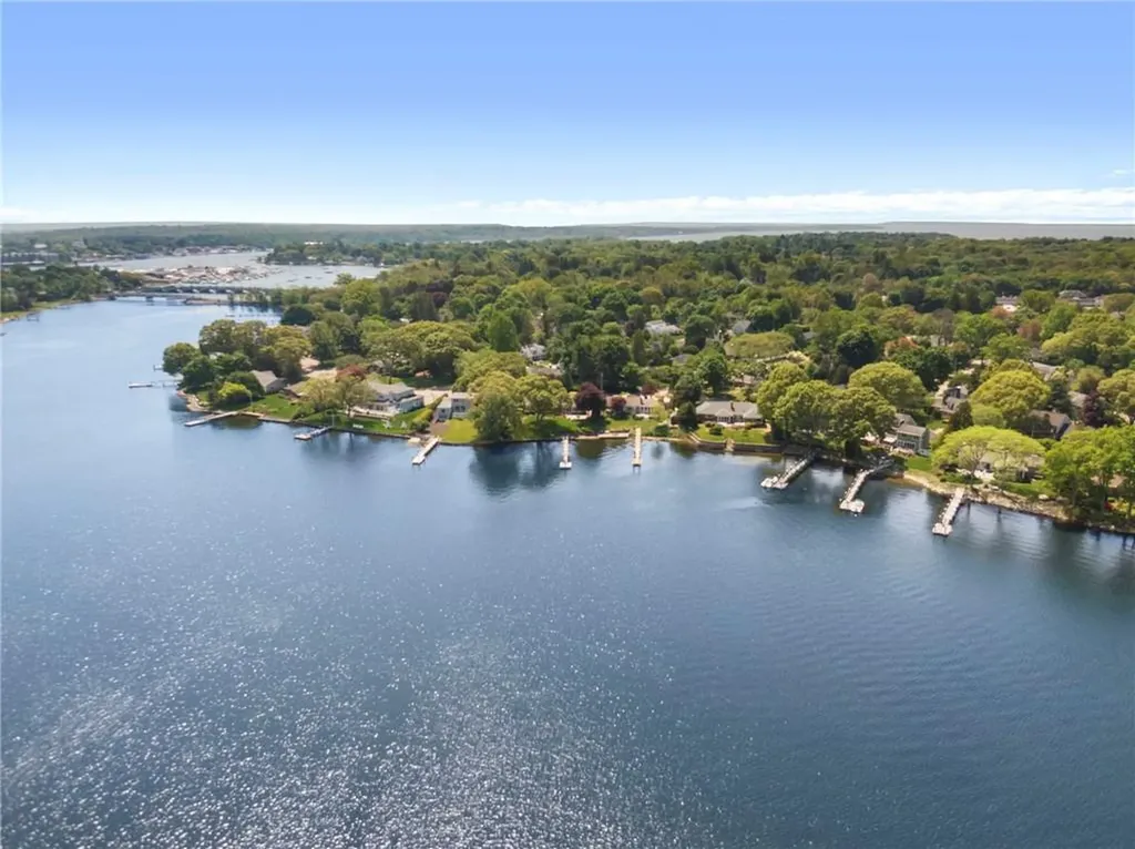 29 Riverside Drive Barrington RI 02806