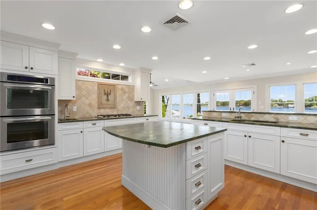 29 Riverside Drive Barrington RI 02806