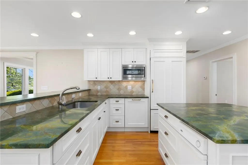 29 Riverside Drive Barrington RI 02806