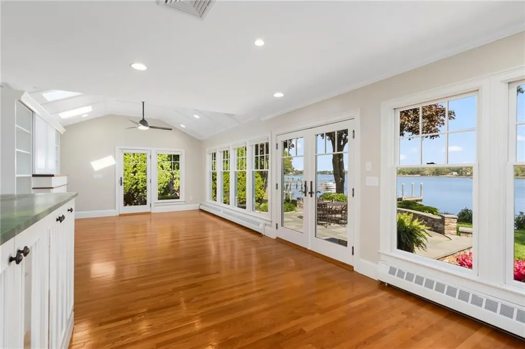 29 Riverside Drive Barrington RI 02806