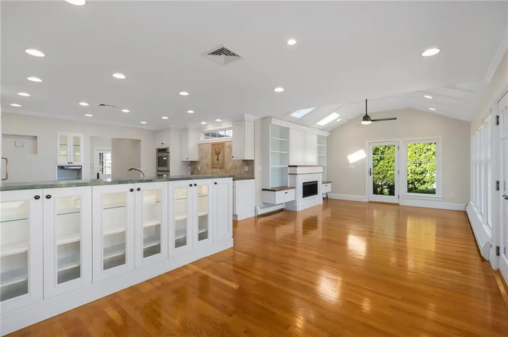 29 Riverside Drive Barrington RI 02806