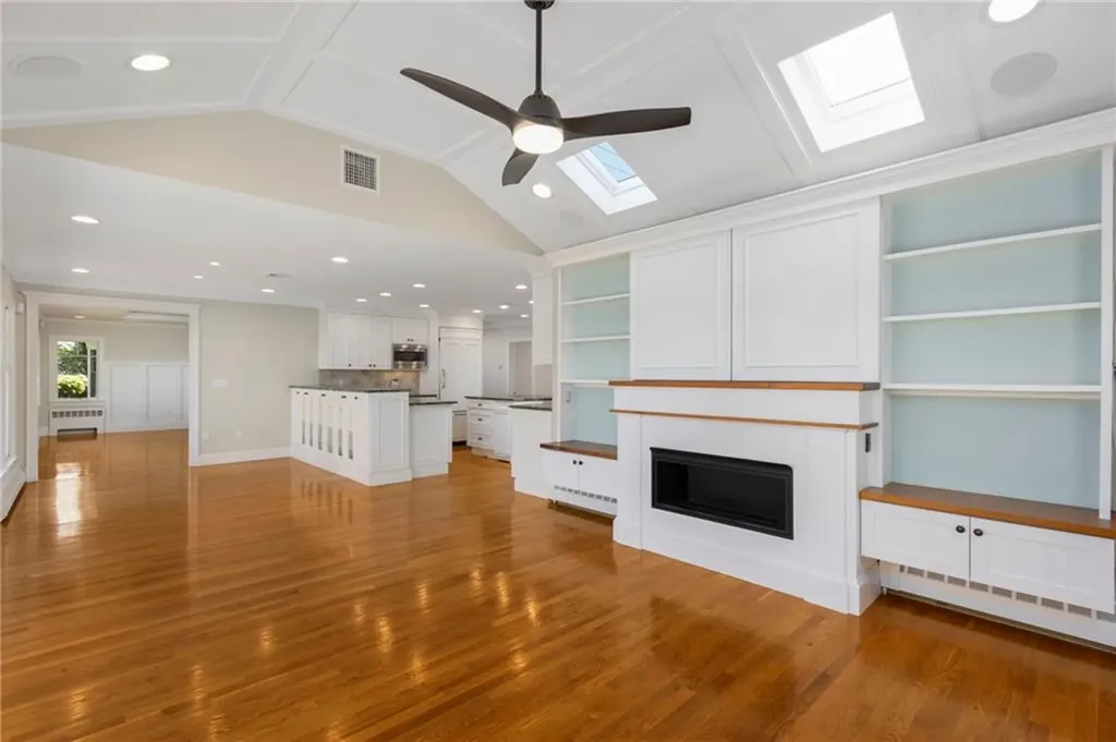 29 Riverside Drive Barrington RI 02806