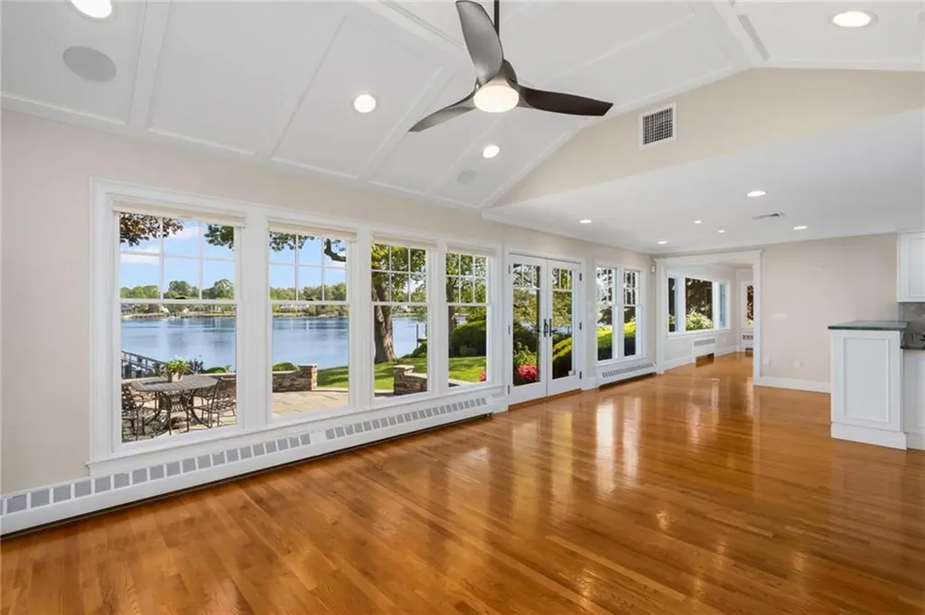 29 Riverside Drive Barrington RI 02806