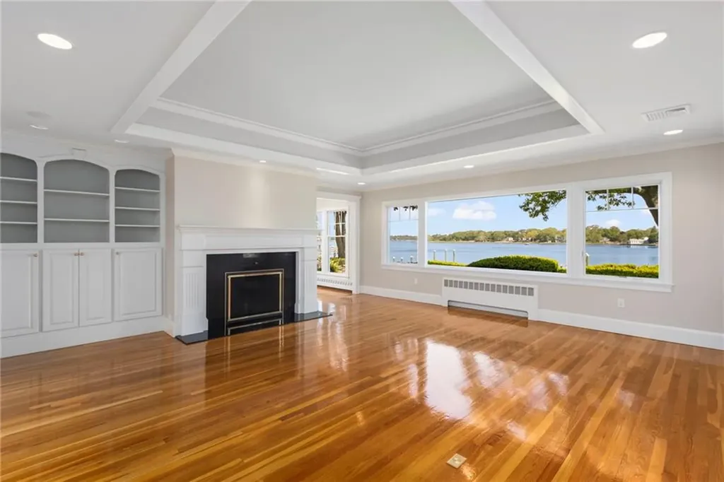 29 Riverside Drive Barrington RI 02806
