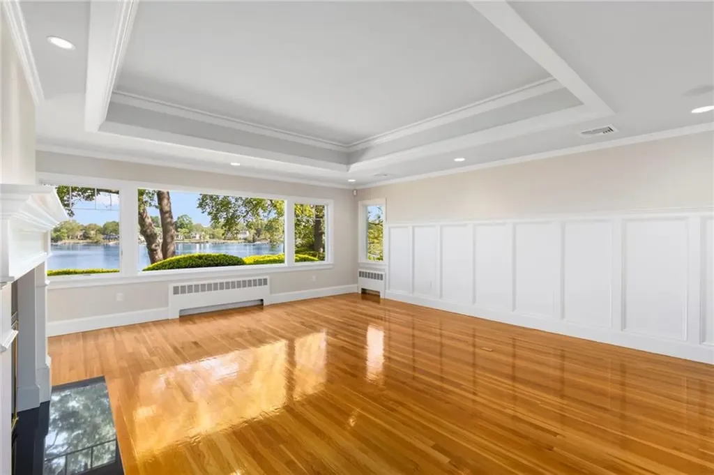 29 Riverside Drive Barrington RI 02806