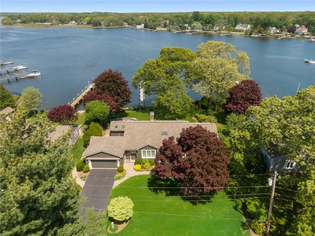 29 Riverside Drive Barrington RI 02806