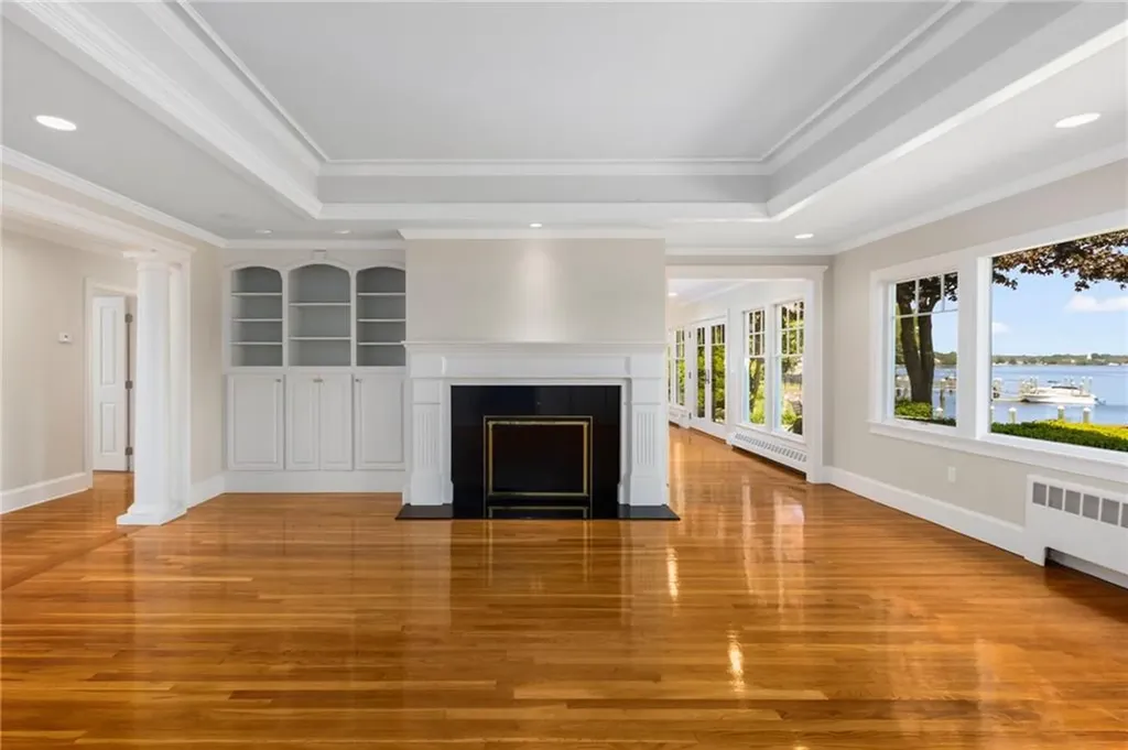 29 Riverside Drive Barrington RI 02806