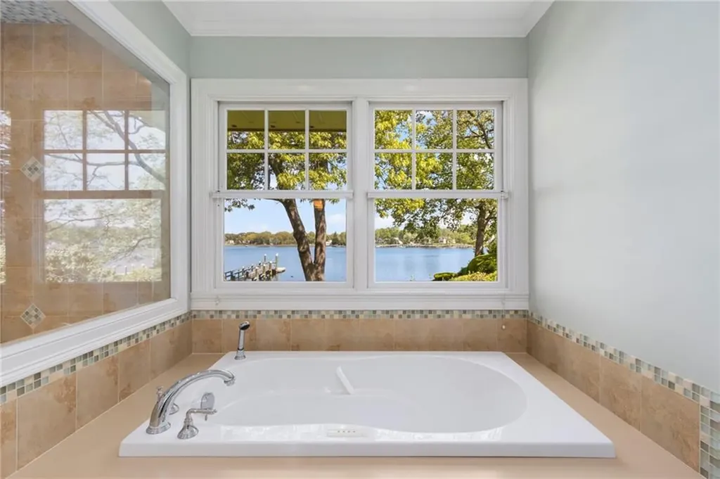 29 Riverside Drive Barrington RI 02806