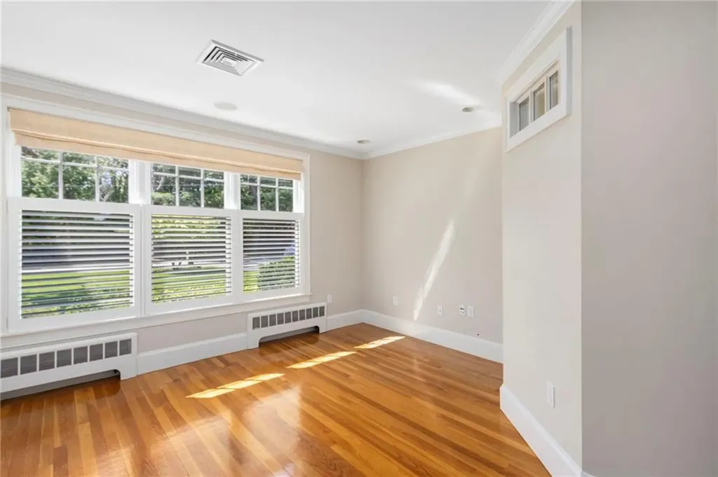 29 Riverside Drive Barrington RI 02806