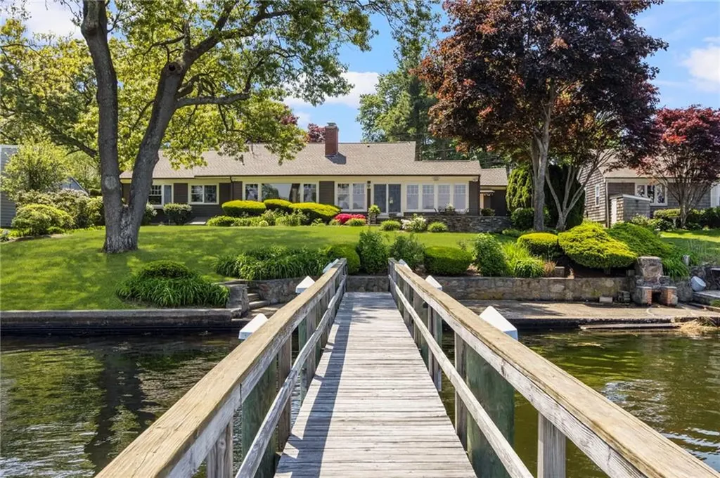 29 Riverside Drive Barrington RI 02806