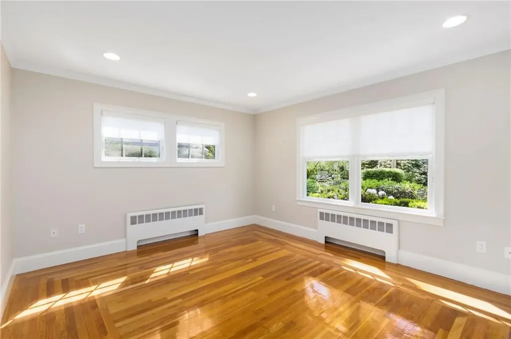 29 Riverside Drive Barrington RI 02806