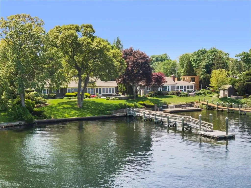 29 Riverside Drive Barrington RI 02806
