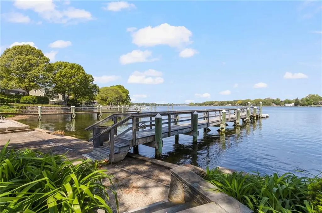 29 Riverside Drive Barrington RI 02806