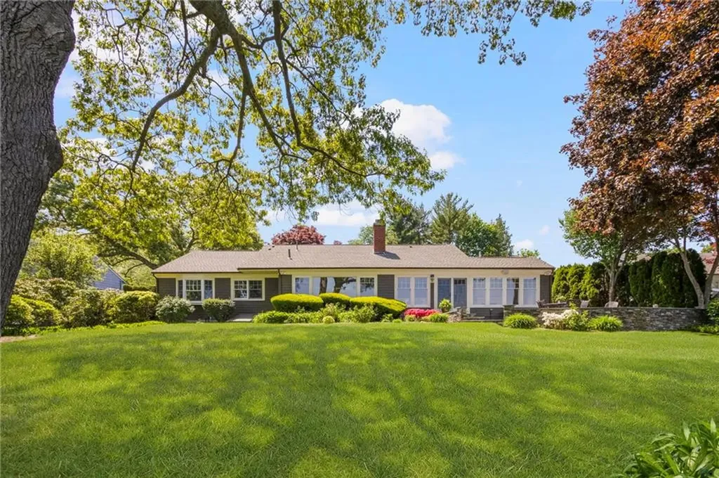 29 Riverside Drive Barrington RI 02806