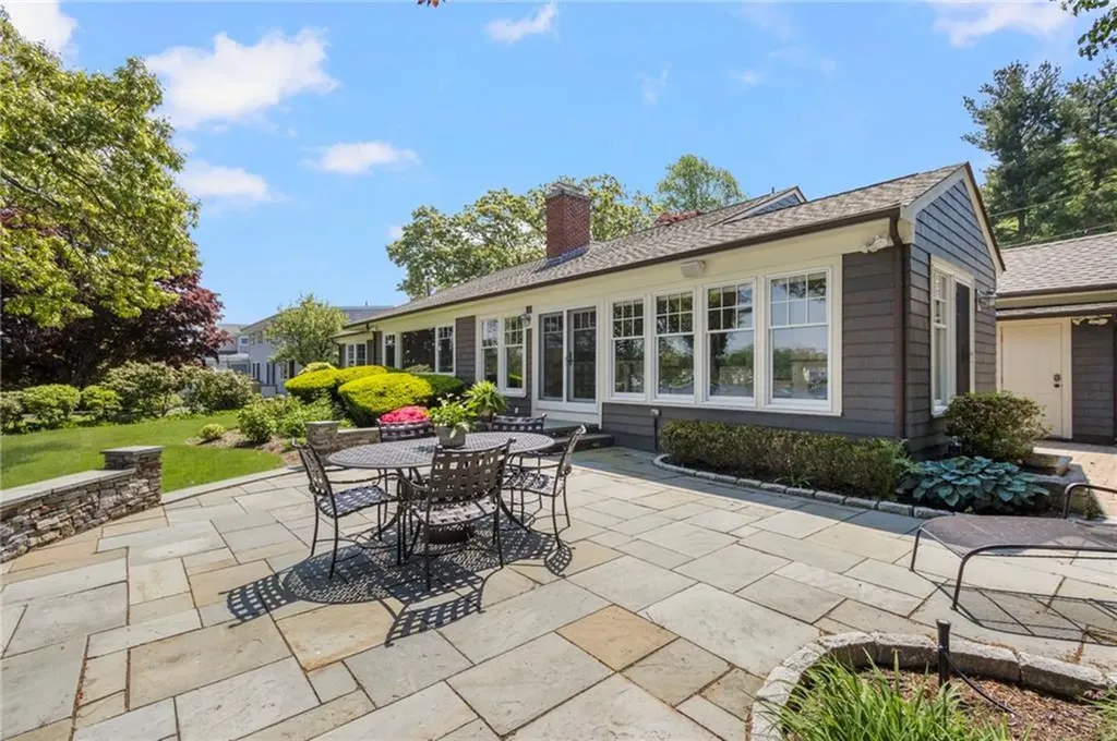 29 Riverside Drive Barrington RI 02806