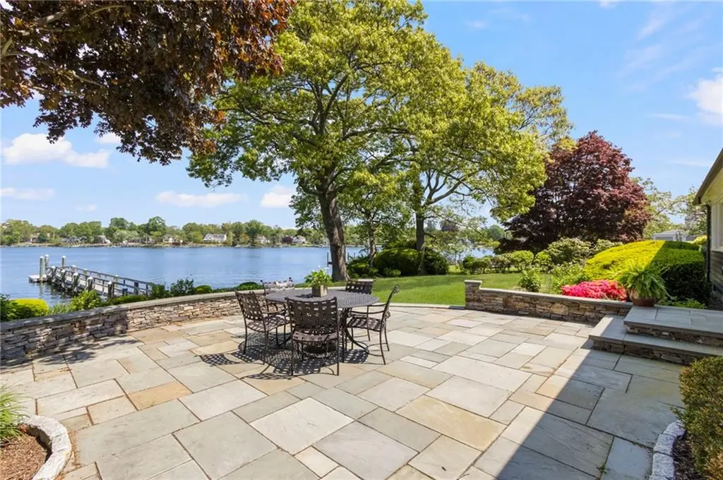 29 Riverside Drive Barrington RI 02806