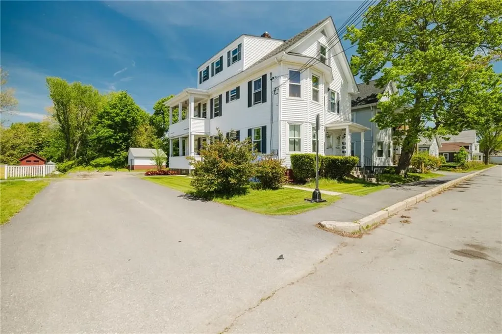 60 Centre Street East Providence RI 02916