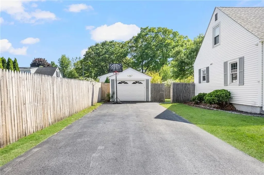 68 Maryland Avenue Warwick RI 02888