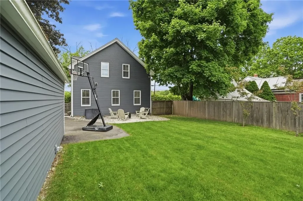 91 Sowams Road Barrington RI 02806
